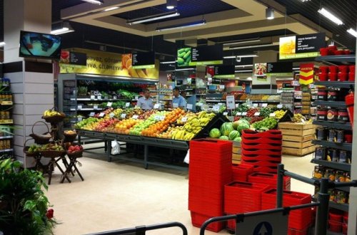 Bakıda marketdə dəhşətli anlar - Əcnəbi vətəndaş insanların gözü qarşısında öldü