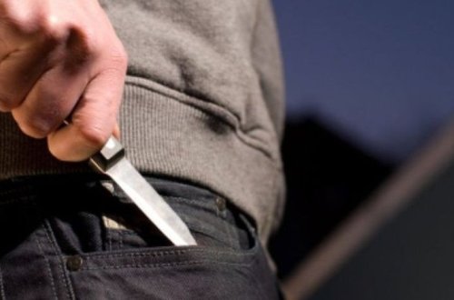 В Азербайджане молодого человека закололи на кладбище