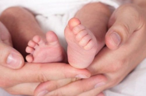 Koronavirusa yoluxan qadın sağlam uşaq dünyaya gətirdi - FOTO