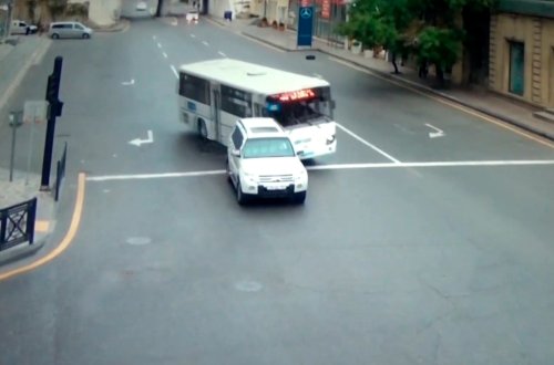 Bakıda avtobus sürücüsü qaydaları pozdu - VİDEO