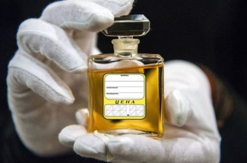 Mağazaya oyuncaq silahla hücum edib ətirləri içdi