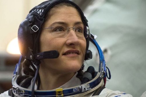 Kosmosda ən uzun müddət qalan qadın kosmonavt yerə endi