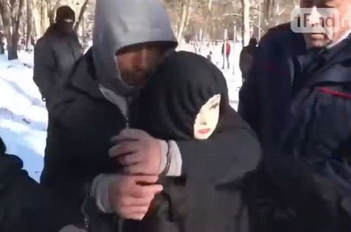 Qadınlara təcavüz edən erməni əsilli manyak məhkəmə qarşısında - VİDEO