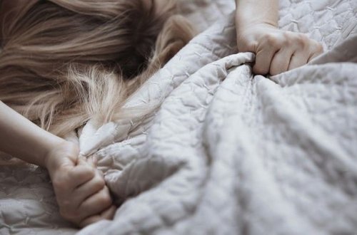 Atası ilə dəfələrlə cinsi əlaqədə oldu, babası təcavüz etdi