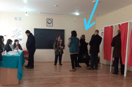 “32 saylı məntəqədə qadın paltarını dəyişərək, yenidən səs verib” - İDDİA - VİDEO