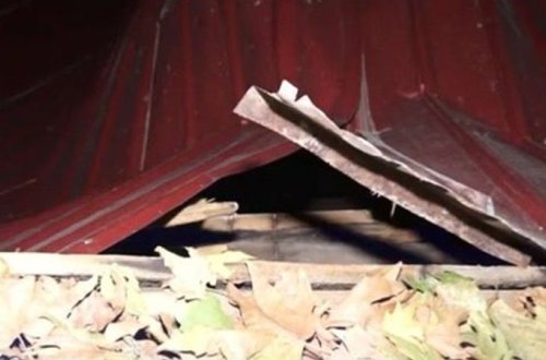 Bakıda binanın dam örtüyü uçdu (VİDEO)