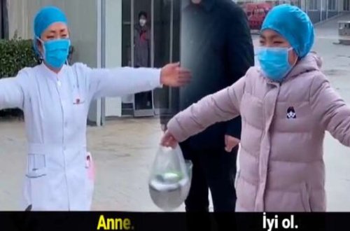 Övladı anasını virusa görə qucaqlaya bilmədi: ÜRƏKSIZLADAN GÖRÜNTÜLƏR - VİDEO