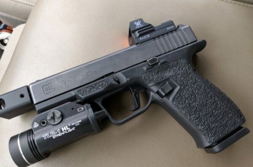 Bakıda BMW-dən tapança aşkarlandı