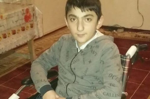 Мать просит спасти сына от инвалидности: 14-летнему Нихаду требуется операция по замене тазовой кости - ФОТО