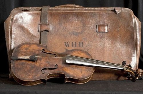 “Titanik”də tapılan ən bahalı əşyanı ABŞ-da nümayiş etdirdilər