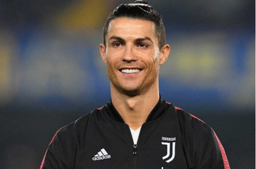 İtaliyada Ronaldunun nəhəng heykəlini düzəltdilər – FOTO