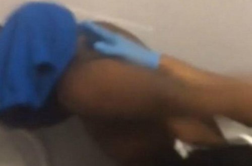 Həbsxanada pedofili soyundurdular, döyüb, başını unitaza saldılar - VİDEO - FOTO