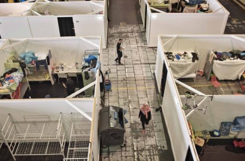 В лагере беженцев в Германии азербайджанец заступился за соотечественницу