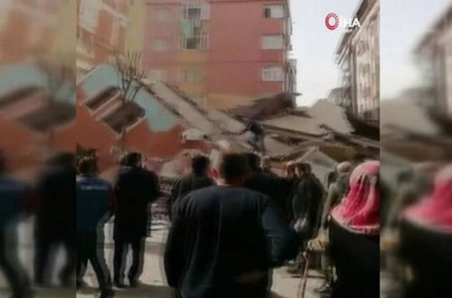 İstanbulda yeddimərtəbəli bina çökdü - VİDEO