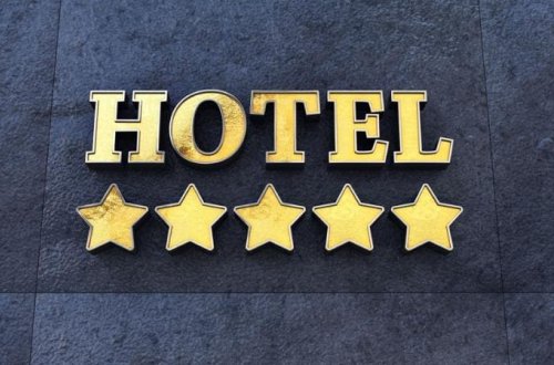 Otellərdə evli olmayan sevgililəri həbs ediblər