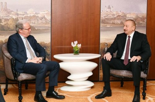 İlham Əliyev Dünya Bankının icraçı direktoru ilə görüşdü - FOTO