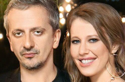 Sobçak rəfiqələri ilə soyunub, bir-birinin intim yerlərini örtdülər - FOTO