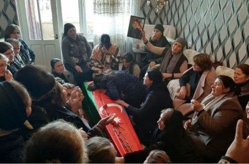 Gəncədə şəhidimizlə vida mərasimi keçirilir - FOTO