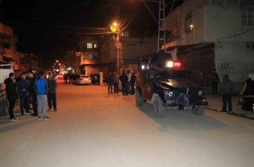 Mağazaya gedən altı yaşlı qız atışmanın ortasına düşdü – VİDEO