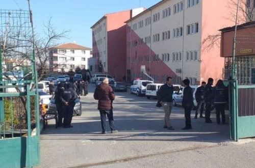Двое ранены при стрельбе в лицее Анкары