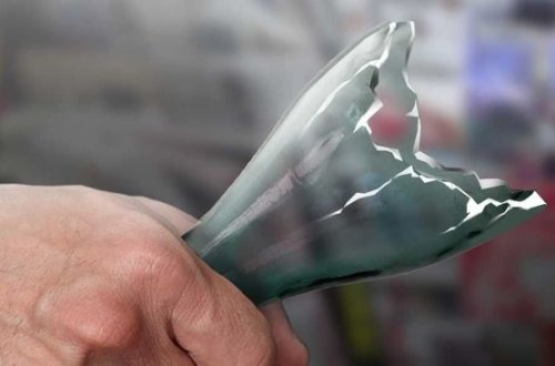 Arağı yerə tökdü, xəbərdarlıq edənin boğazını kəsdi