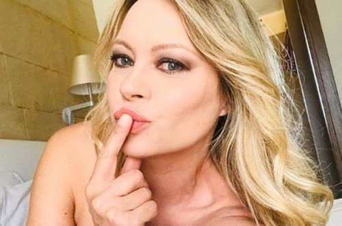 Məşhur model sevimli klubunun qələbəsi şərəfinə soyundu – FOTO