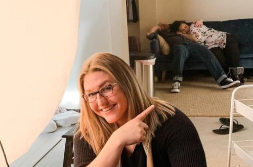 Gənc valideynlər uşaqlarının fotosessiyası zamanı yuxuya getdilər – FOTO