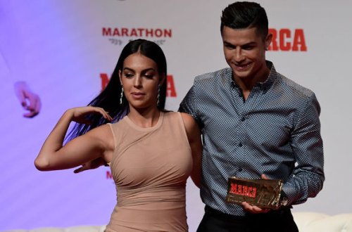 Ronaldu ayda sevgilisinə bu qədər pul ayırır