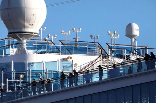 Пассажирам разрешили покинуть карантинный круизный лайнер в Японии - ФОТО/ВИДЕО