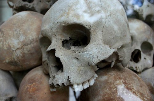 В Бельгии археологи нашли стены из человеческих черепов и костей