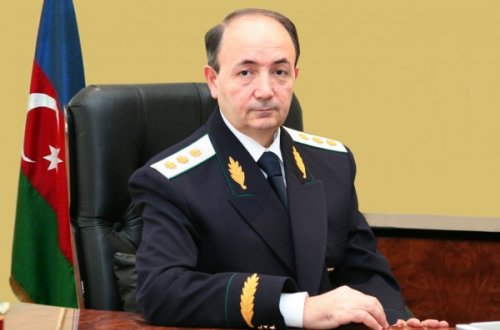 ƏDLIYYƏ NAZIRLIYI, NOTARIUS MÜDIRININ QARŞISINDA NIYƏ GÖZÜ KÖLGƏLIDIR?