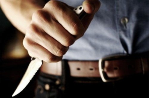 Bakıda şadlıq sarayının qarşısında qan töküldü: Üç qardaş bıçaqlandı