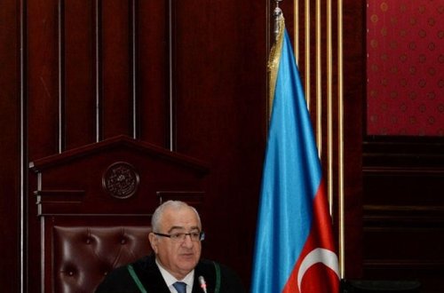 Ali Məhkəmənin 7 hakimi təqaüdə göndərildi