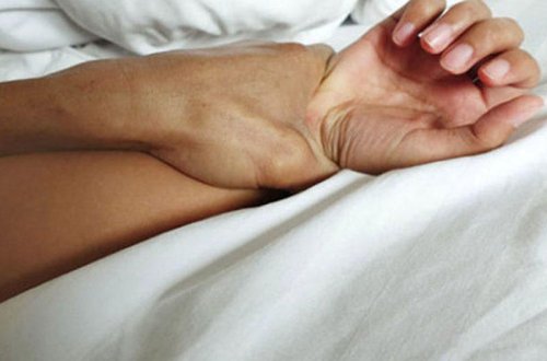 Kartof vermək adı ilə qadını evinə çağırıb zorladı