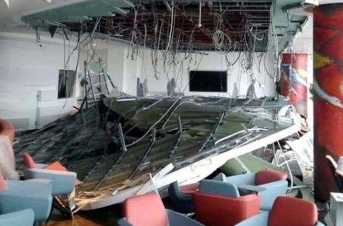 Rusiyada aeroportun tavanı çöküb - FOTO