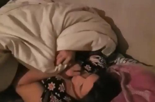 Azərbaycanda daha bir xəyanət görüntüləri yayıldı - Qadını yataqda başqa kişiylə tutdular - FOTO - VİDEO