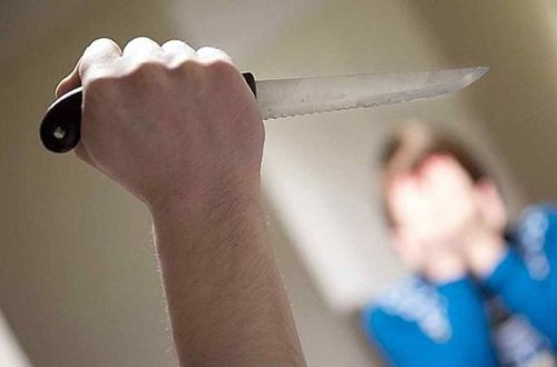 В Баку муж нанес жене ножевые ранения