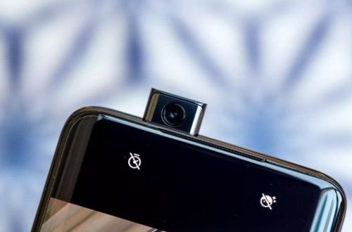 Gizlicə qadının ətəyinin altını çəkən şəxs kameraya düşdü - VİDEO