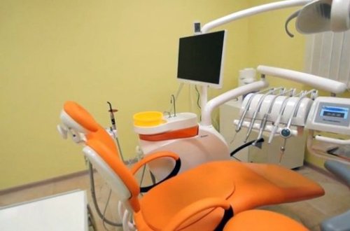 Stomatoloqun başı söhbətə qarışdı: İynə uşağın mədəsinə getdi - FOTO