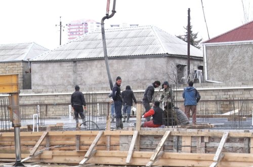 Xırdalanda yeni bina tikintisi narazılıq yaradır - VİDEOREPORTAJ