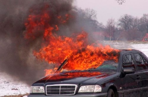 Bakıda dəhşət: Sürücü maşında diri-diri yanaraq öldü - VİDEO
