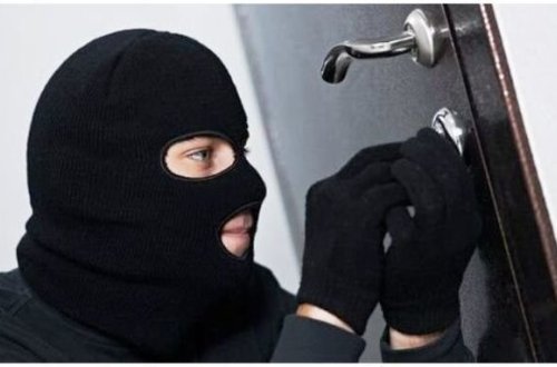 Bakıda evdən 12 000 manat aparıldı