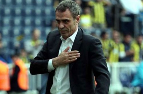 Ərsun Yanal istefa verdi, Ali Koç azarkeşlərlə əlbəyaxa oldu - VİDEO