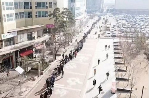 Дрон заснял гигантскую очередь за медицинскими масками в Южной Корее – ВИДЕО
