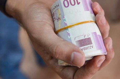 Qapı-qapı düşüb pul yığırlar - Bakıda koronavirus fırıldaqçılığı - VİDEO