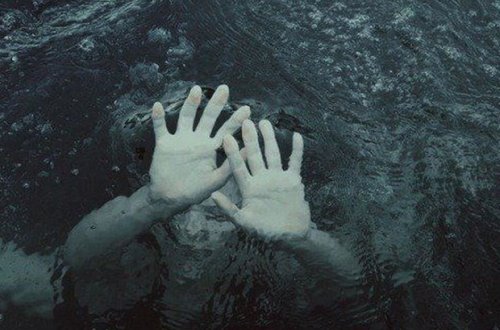 Bakıda sevgilisi üçün intihar edən qız bu universitetin tələbəsi imiş: Yüksək bal toplayıb