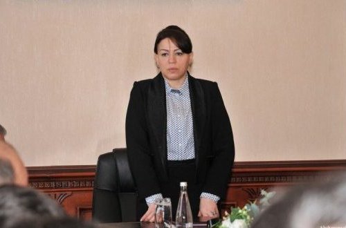 Xırdalanda düz yolun ortasında 