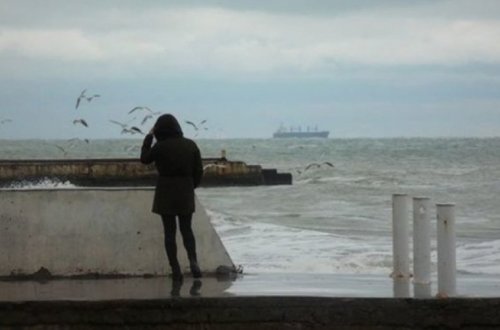 “Qüruruna sığdırmadı” - Müəllimi bulvarda intihar edən qızdan yazdı