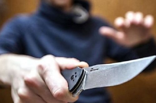 Bakıda ər arvadını bıçaqladı