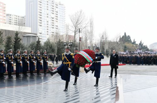 Ильхам Алиев и Мехрибан Алиева посетили памятник 